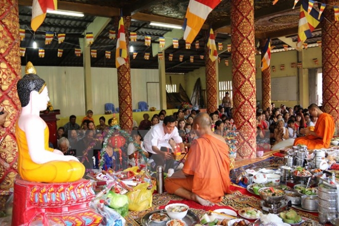 Đồng bào Khmer ở Cà Mau vui đón Tết cổ truyền Chôl Chnăm Thmây. (Ảnh: Kim Há/TTXVN)